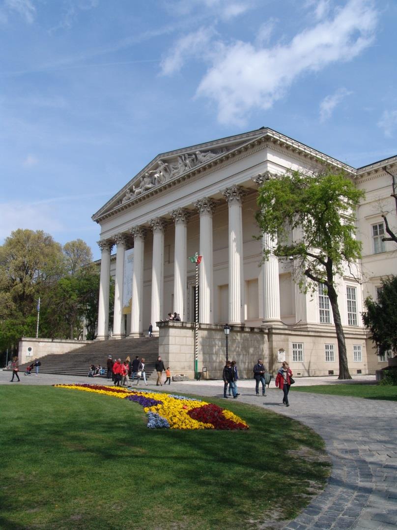 A MAGYAR NEMZETI MÚZEUM ÉPÜLETE ÉS A MÚZEUMKERT forrás: saját készítésű fotó A Magyar Nemzeti Múzeum, Magyarország első közgyűjteménye és legnagyobb múzeuma, a magyarság és a Kárpát-medence
