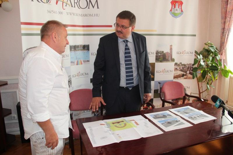 egészségügyi és szociális alapszolgáltatások, orvosi rendelı és gondozási központ újul meg, Bábolnán és Komáromban pedig a megújuló energiákat hasznosítják mondta el Popovics György, a megyei