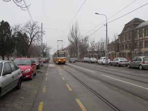 Az Elem utca 2x1 forgalmi sávos kialakítású, 11.000 E/nap/ 2 irány forgalommal rendelkező útvonal.