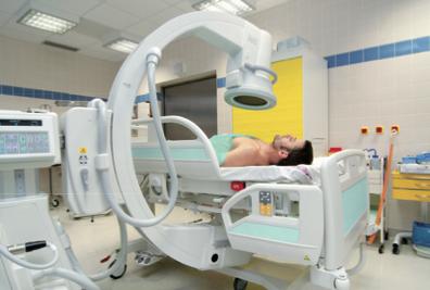 C-ÍV HASZNÁLAT Az Eleganza 3XC ágy lehetővé teszi bizonyos, C- ívvel támogatott szívsebészeti beavatkozások elvégzését közvetlenül az ágyon.