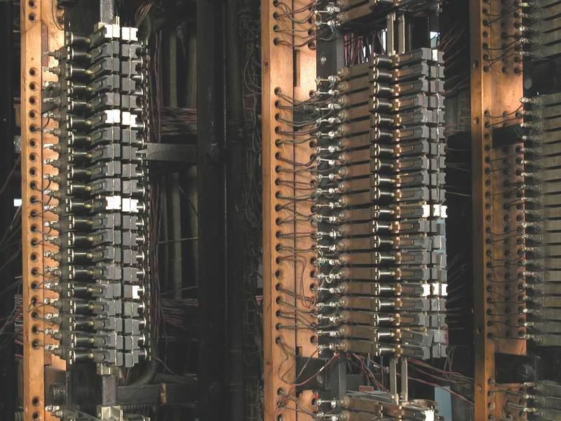 Városunk távbeszélő hálózatában 0,5 mm érátmérőjű, 3x4, azaz 6 érpáros, 5x4, azaz 10 érpáros, 7x4, azaz 14 érpáros, 13x4, azaz 26 érpáros fali kábelek is léteztek.