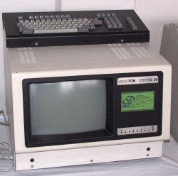 vezérelte a monitorát, 64 KB RAM és 8 KB EPROM memóriával rendelkezett. Az EPROM tartalma áttölthető és futtatható volt a vele azonos címen található RAM-ban.