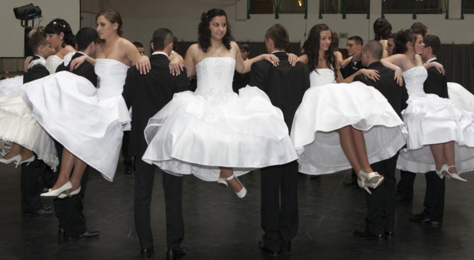 Ünnepek, rendezvények 12.a osztály Szalagavató 2012. február 11. 13. Ti vagytok a földnek savai; ha pedig a só megízetlenül, mivel sózzák meg?