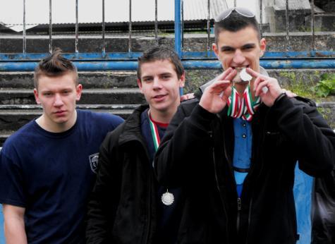 helyezés: Súlylökés Lakatos Krisztián 9,50m 100m Török Anett 14 20 4*100m női Kucsora Andrea, Török Anett 62 04 Szentpéteri Eszter, Putárik Franciska 400m Paku Bence