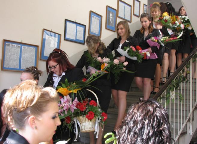 Ünnepek, rendezvények BALLAGÁS 2012 A 12.a osztály nevében Tóth Ágnes tanuló búcsúzott: mint a fecske alkonyati szélben Ma szárnyat bont egy sereg diák. írta Ady Endre.