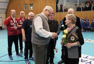 ünnepelték őt. Együtt a szurkolókkal és az egykori klasszisokkal: Simó Lajossal, Kaló Sándorral, Kontra Zsolttal és Marosi Lászlóval.