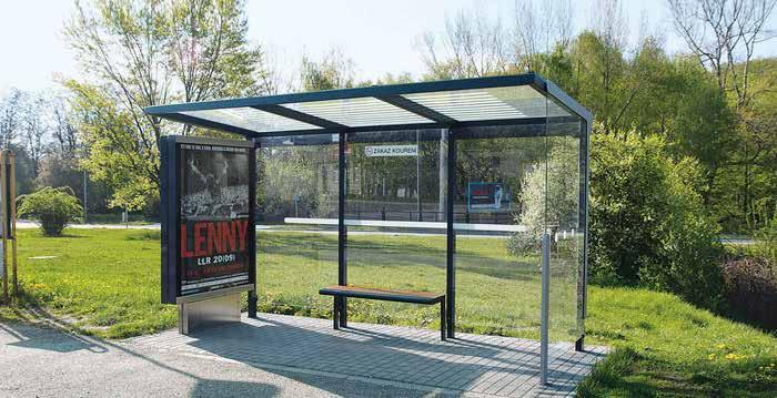 2018. április Közelkép 5 41 buszmegálló újul meg a városban Nemcsak a város buszparkja, hanem a buszmegállók jelentős része is megújul Tatabányán.