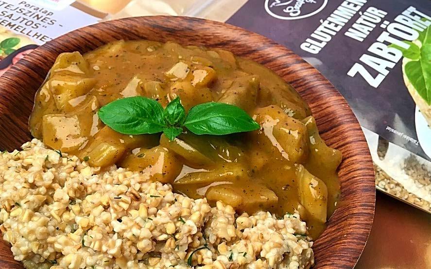 Tejszínes-sajtos főétel, vegán módra padlizsánnal gluténmentes, tejmentes, tojásmentes, szójamentes Keverjük ki a poralapot, zabtejszínt, citromlevet, majd keverjük a padlizsán kockákhoz.