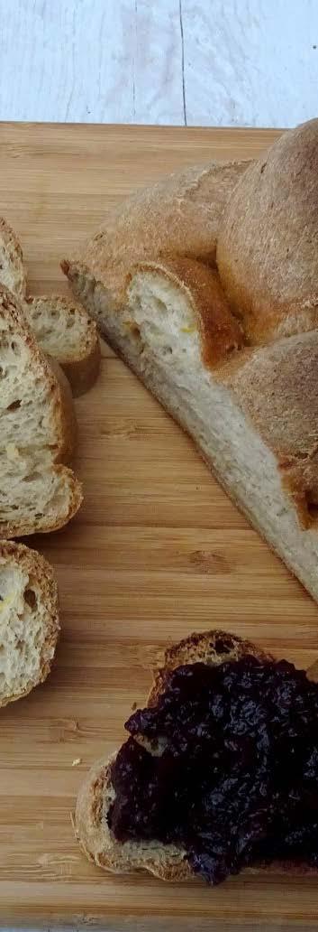 Szénhidrátcsökkentett, gluténmentes vegán fonott kalács élesztőmentes, szójamentes, zsírszegény Külön edénybe mérjük ki és keverjük össze a folyékony és a száraz hozzávalókat.