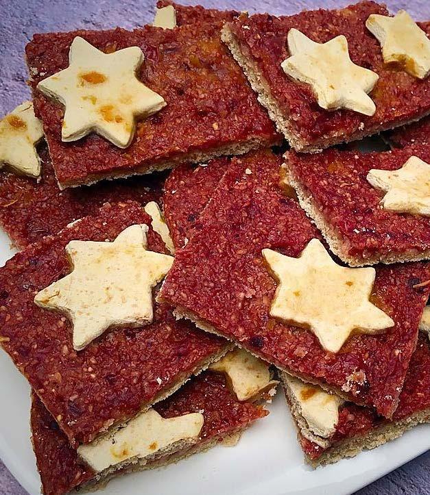 Gluténmentes, vegán linzer süti tejmentes, tojásmentes, szójamentes, hozzáadott cukortól mentes Mérjük ki külön edénybe a száraz hozzávalókat.