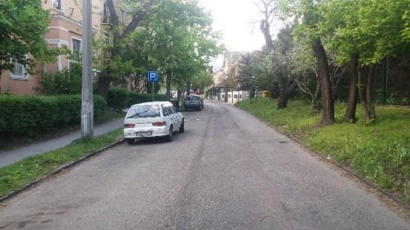 Javasolt fejlesztés A Közműhelytelep utca egyirányú szakaszán (Zodony utca Zamárdi utca) a párhuzamos parkolósáv meghagyása mellett kétirányú kerékpáros forgalmat engednénk meg.