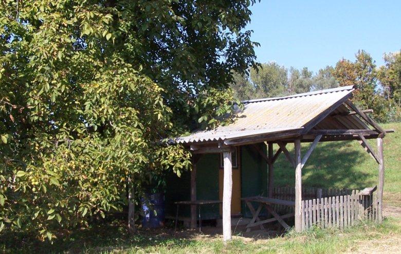Neki is szüksége van esővédő épületre a diófák