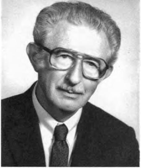 A Társulat vezetésében 1962-1974 között főtitkárként, 1974-1995 között társelnökként tevékenykedett, 1995 óta tiszteleti elnök.
