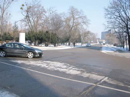 Vpravo: zástupcovia dodávateľa. Prvý sprava: Peter Blaško. Foto: P. Szabó projektu budú podieľať: S. Teplan (stavebný dozor), B. Koprda (vedúci odb. regionálneho rozvoja a školstva MsÚ) a Š.