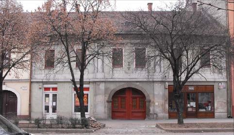 A LAKÓHÁZ UTCAI HOMLOKZATA Görögkeleti szerb templom T. 8155; A. 6518 Balassagyarmat, Szerb utca 5.