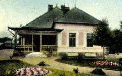 Az eredetileg tágas, fedett terasszal rendelkező pavilon az 1904-ben bővített egykori Rák-szálló