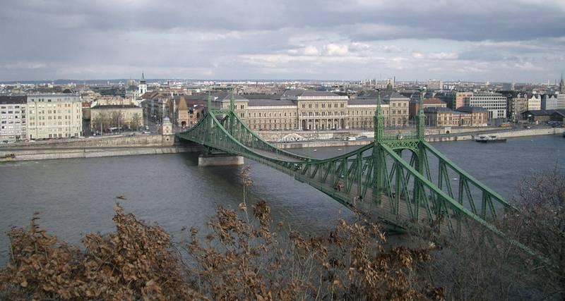 századi váralapítástól napjainkig rögös út vezetett a mai Budapest megszületéséig, de Európa egyik legfiatalabb fővárosa Európa (egyik) legszebb fővárosa.