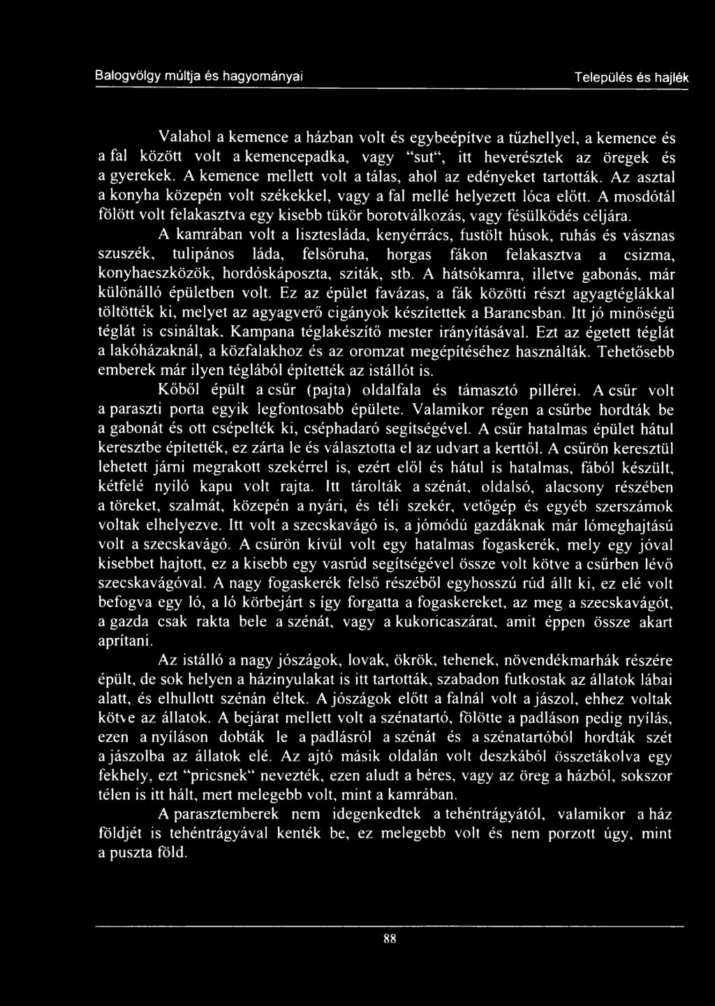 A mosdótál fölött volt felakasztva egy kisebb tükör borotválkozás, vagy fésülködés céljára.