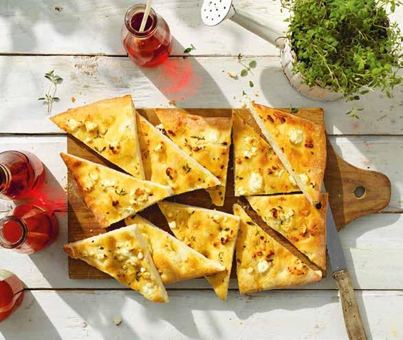 FOCACCIA SARKOK zöldfűszerrel és fetával KB. PERC 00 C 0 PERC 80 C HOZZÁVALÓK egy tepsi focaccia-hoz: cs.