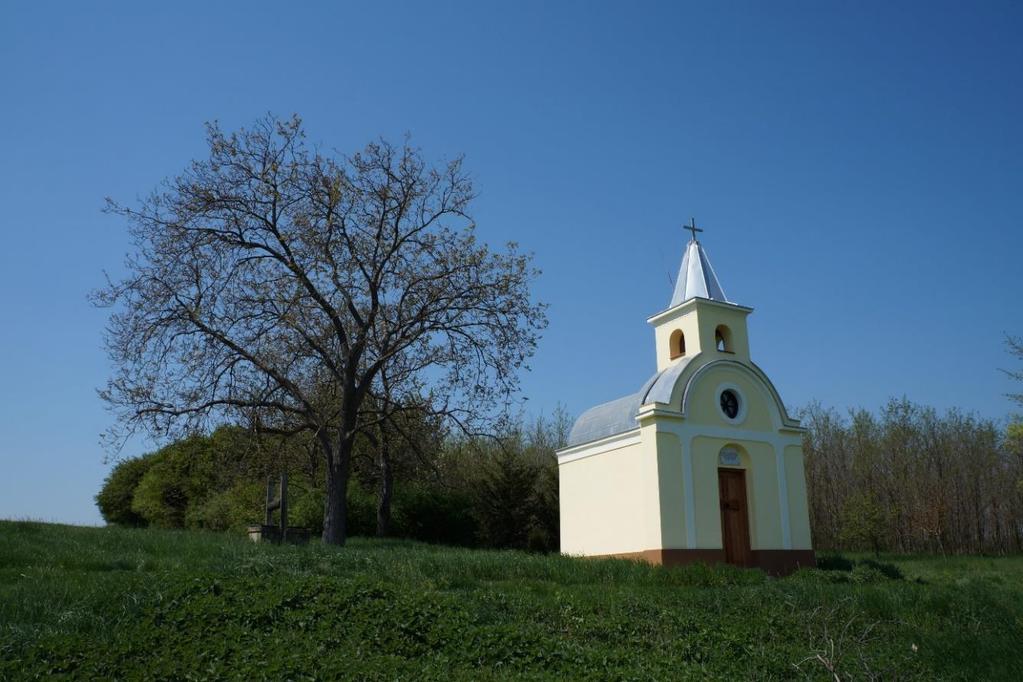 A lövői Kármelhegyi Boldogasszony Kápolna Szülőfalum, a Sopronhoz közeli Lövő község határában áll egy kápolna. A helybeliek által Kolics-kápolnának nevezett épület jól látható a 84-es főútról.