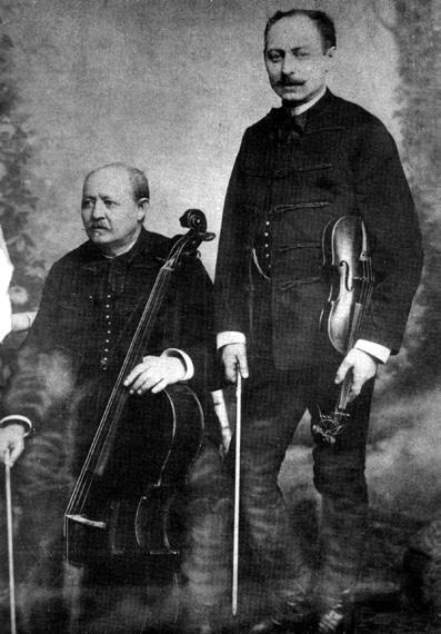 3.5. kép. Fátyol Károly, 1848 49-es tábori zenész egy 1870 körül készült fényképen. a parasztság viszonylag módosabb rétege messze felülreprezentált (Tóth 1998: 185).