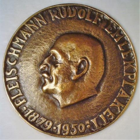 Az ő emlékét hirdeti az idén 100 éves kompolti intézet, amelynek neve 1993-tól: Fleischmann Rudolf Kutatóintézet. Fenntartója az Eszterházy Károly Egyetem (Eger), Gyöngyösi Károly Róbert Campusa.