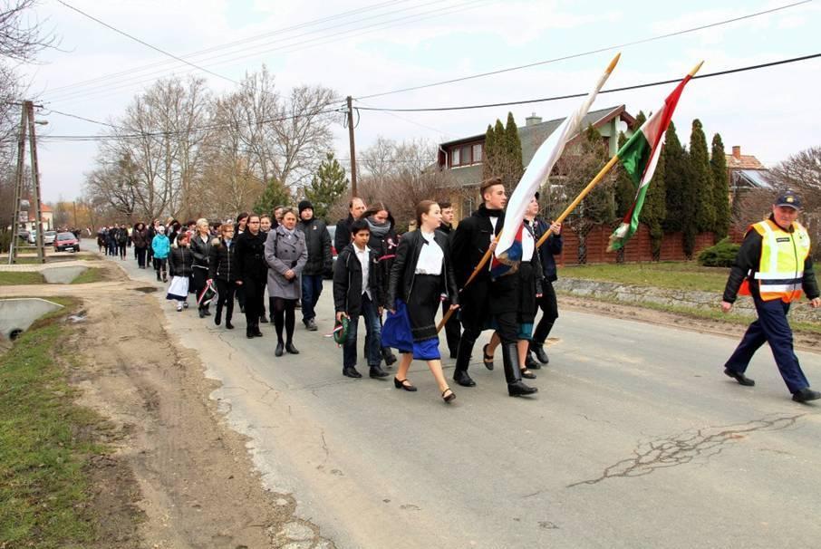 A helyi művészeti csoportok mindegyike nagy sikert aratott. Sok szülő, nagyszülő kísérte el és nézte meg a gyermekek fellépését.