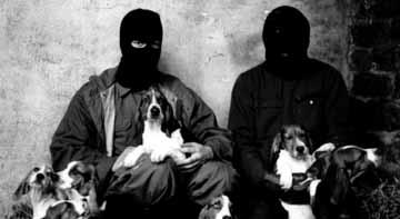 Példák. Barry Horne és az Animal Liberation Front, UK Blikk 2008.03.02. szám, Budapest, Magyarország http://www.arkangelweb.org/barry/alf.