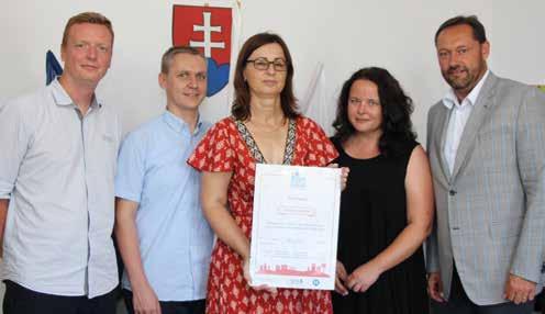 6 Mesto - Inzercia Nadácia pre deti Slovenska ocenila prácu mesta s mládežou Riaditeľ Nadácie pre deti Slovenska (NDS) Ondrej Gallo a programový manažér projektu Komunita priateľská deťom a mladým