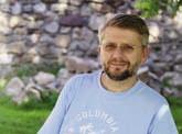 A borászat otthona az 1825-ben épült, különleges oromfal díszítésű Istvándy-ház, a Balaton-felvidék híres műemléke mely nek építője óta családunk 6. generációja él és dolgozik öreg falai között.