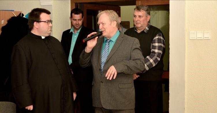 HÍREK A FALU ÉLETÉBŐL Oldal 3 SOKAN VOLTAK A FALU KARÁCSONYI ÜNNEPSÉGÉN Nagypáliban az idén december 17-én délután tartották meg a Mindenki karácsonya és az Idősek