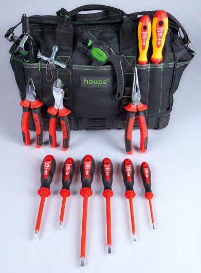 Polyester erősítésű táskák Szerszámtáska ToolBag XL Go Szerszámtáska szakmunkástanulóknak, külső és belső zsebekkel, a fenékrész gumival erősített. 22 szerszámot tartalmaz.