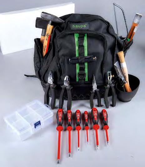 Hátizsákok Backpack Basic Szerszámos hátizsák nem csak ipari tanulók részére, gumival erősített alsó lap, kettős keresztvarrás a nagy teherbírás érdekében, levehető vállpánt, állítható.