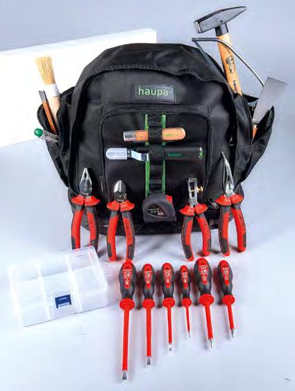 2K-Csupaszoló fogó 160 mm Fáziskereső Csupaszoló horgas pengével Vizesecset Festőspatulya 40 mm-es Villanyszerelő véső 10 x 250 mm-es Kővéső 300 mm-es Lakatoskalapács 300 g-os Kézi kalapács 1000 g-os