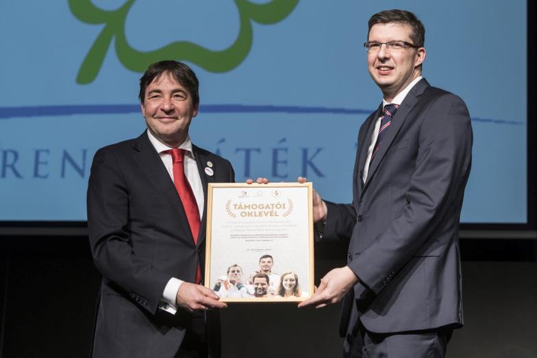 kultúráért, ifjúságért és sportért felelős biztosa, Andrew Parsons