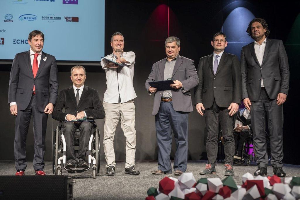 adományozható, a Plesa István díj, mely a sportegészségügy