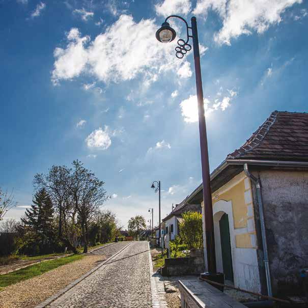 Hasonlóan fontos újdonság a hiányzó közművek létesítése: a teljes szakaszon elkészült a szennyvíz- és a csapadékvíz-elvezető csatorna.