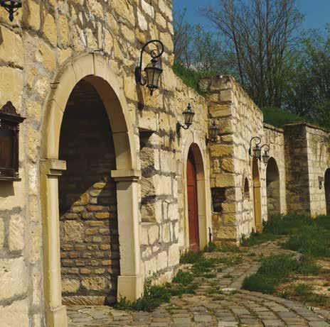 Öreghegy, Kecskegödör, Körpince és a Magyar-kút Etyek, Öreghegy A másfél évszázada a szőlőművelésről ismert Etyeken nem Újhegy az egyetlen olyan környék, ahol ezzel foglalkoznak az emberek.