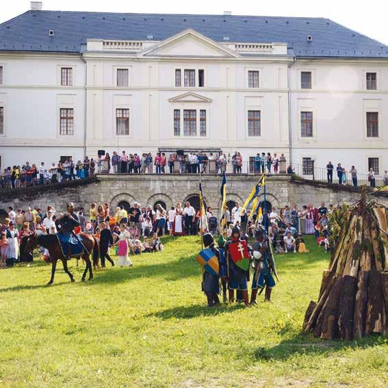 Bicske Pannónia Szíve legnagyobb települése, ahol a főváros és a megyeszékhely felől induló utak összefutnak.