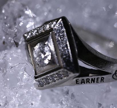 A Talk Fusion egy pazar, gyémántokkal díszített fehérarany jutalomgyűrűt* ad a
