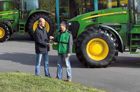 Háttértámogatás Amikor Önnek szüksége van ránk mi ott vagyunk. A szántóföldi szerviz csak egy része annak a szolgáltatáscso magnak amivel az Ön John Deere képviselője folymatosan rendelkezésére áll.