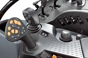 kartámaszban lévő joystick segítségével Zavartalan kilátás a fülkéből még rakodó használatakor is Tetőablak, főleg rakodási feladatokhoz A HOMLOKRAKODÓVAL KÖNNYŰ A MUNKA.