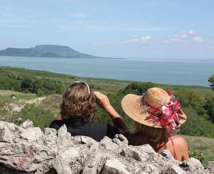 PROGRAMOK 48 49 BALATON Balaton déli part jún. 28 30. Kultkikötő. Balatonfenyvesen, Balatonbogláron és Balatonföldváron várják a kulturális kikapcsolódásra vágyókat június 22. és szeptember 8. között.