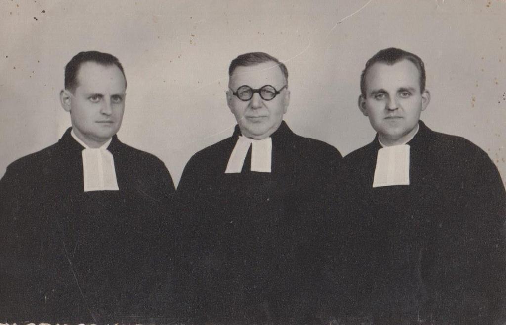 13 A fénykép készítésének helye: A fénykép készítésének ideje: A képen: A három Labossa Luther kabátban Nyíregyháza 1959 és 1961 között ifj. Labossa Lajos, id.