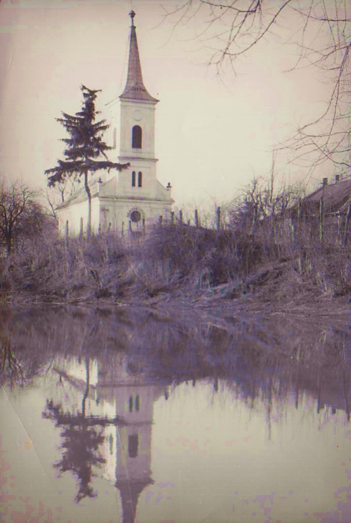 14 A fénykép készítésének helye: A fénykép készítésének ideje: A kölcsei templom az Öreg- Túrban tükröződve Kölcse 1960-as évek eleje Ezt a képet 1963-64-ben készítette Zászkaliczky Péter, volt