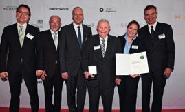 RÖVID HÍREK agritech 05 AXIÁL CÍMZETES EGYETEMI DOCENS Rendkívül büszkén adjuk hírül, hogy 2017 márciusában az Ünnepi Szenátusi Ülésen a Széchenyi István Egyetem címzetes egyetemi docensi címet adott