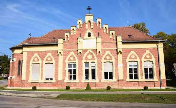 századi eredetű, 1773-1775-ben építették át a kastéllyal