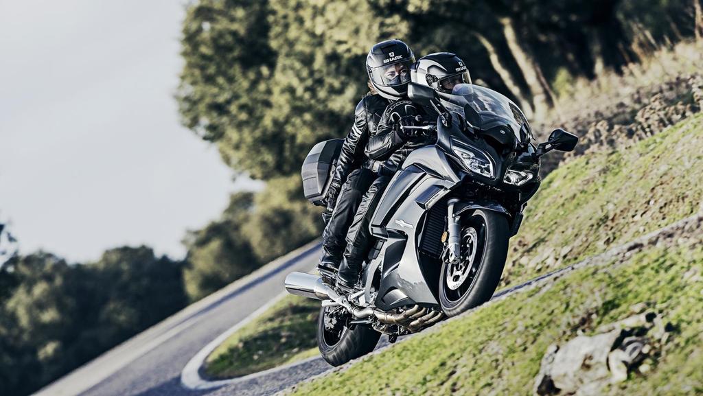 Végtelen út Az elmúlt évtizedben ez a kiváló motorkerékpár motorosok ezreinek kínált lehetőséget arra, hogy megtapasztalják a kiemelkedő kényelemmel párosuló szupersport-teljesítményt.