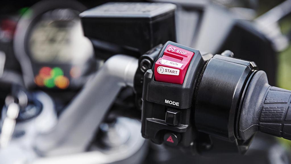 Speciális elektronikus vezérlőrendszerek Az motorkerékpárt az iparág egyik legfejlettebb elektronikus vezérlőrendszerével szerelték fel.