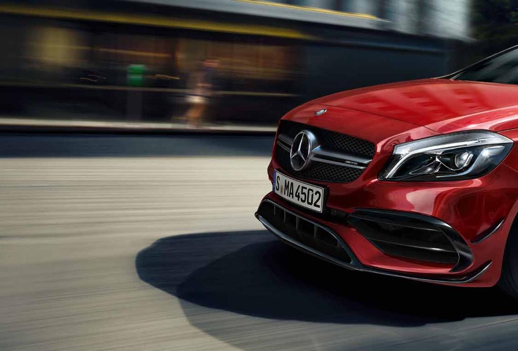 20 Egy pillantás alatt magával ragad. AMG. Három betű. Egy külön kategória. A Mercedes-AMG A 45 4MATIC megdolgoztatja a szívizmokat.